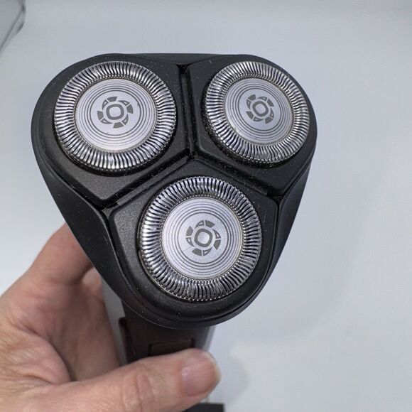 Philips Norelco Series 2000 S1211 Pop-Up Trimmer Wet & Dry Electric Shaver - Picture 5 of 8